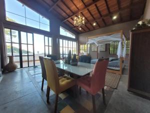 O zonă de relaxare la Soul Rebel Rio Luxury Loft & SPA w Epic View, Sun Terrace and Jacuzzi