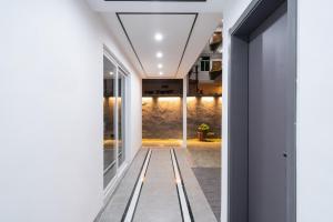 a hallway of a house with a ceiling at Sanya Yalong Bay Zhenghe Jingmei Hostel - Free Public Kitchen in Sanya +41 photos