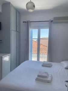 A bed or beds in a room at Agnàntema Portside Stays Skiathos