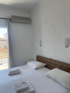 A bed or beds in a room at Agnàntema Portside Stays Skiathos