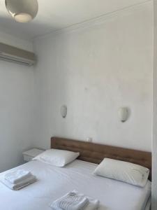 A bed or beds in a room at Agnàntema Portside Stays Skiathos