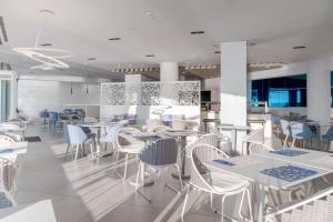 Restaurace v ubytování Hotel Planamar by Escampa Hotels