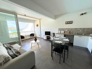 Η κουζίνα ή μικρή κουζίνα στο Charming apartment with view - 2 bedrooms