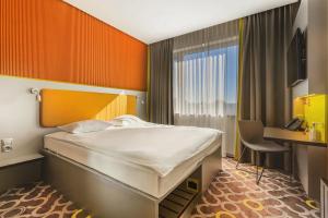 Postel nebo postele na pokoji v ubytování Qubus Hotel Żory