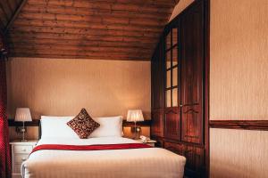 Postel nebo postele na pokoji v ubytování Russell Court Hotel