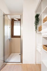 a shower in a bathroom with a glass door at Maison et Studio, Olivier I Sirocco in Istres
