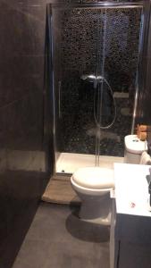 Koupelna v ubytování Modern Private Room in Swieqi Shared Flat with Private Bathroom