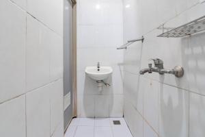 Bagno di RedDoorz Plus At Hotel Sofia Pangandaran