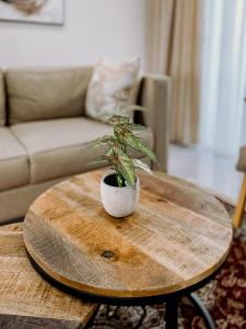 Φωτογραφία από το άλμπουμ του The Luxe Loft Apartments σε Γκαμπορόνε