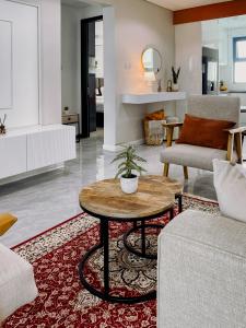 Φωτογραφία από το άλμπουμ του The Luxe Loft Apartments σε Γκαμπορόνε