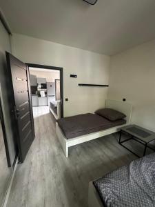 Una cama o camas en una habitación de Penzion Fortuna Žatec