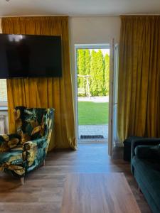 Μια τηλεόραση ή/και κέντρο ψυχαγωγίας στο Apartament Sasankowa