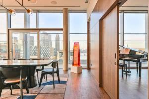 Χώρος καθιστικού στο Luxury Penthouse 2Bed 2Bath 2Balcony London Eye & River Views with GYM & AC & Incredible Rooftop View
