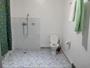 Ένα μπάνιο στο INEZA Guest House
