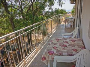 a balcony with a table with a quilt on it at Guest House Levant in Čanj
