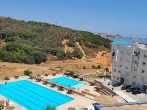 an overhead view of a swimming pool at a hotel at Résidence BAB Sebta apartment Ghali in Fnidek