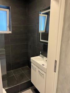 Ένα μπάνιο στο Ferienwohnung SPA Delluxe 2