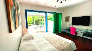 Giường trong phòng chung tại Domus Hotel