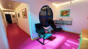 Khu vực ghế ngồi tại Domus Hotel