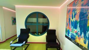Khu vực ghế ngồi tại Domus Hotel