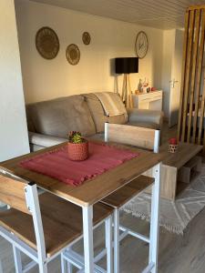 a living room with a table and a couch at Studio équipé calme & Climatisation in Bergerac +5 photos