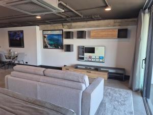 Cuisine ou kitchenette dans l'établissement The Londoner Hotel Sliema