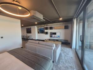 Cuisine ou kitchenette dans l'établissement The Londoner Hotel Sliema