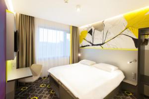 Postel nebo postele na pokoji v ubytování Qubus Hotel Żory