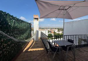 A balcony or terrace at Apartamento Mirador del Tinto centro ciudad