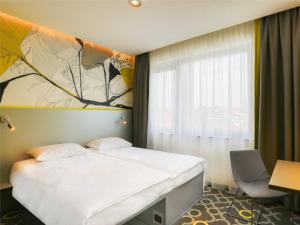 Postel nebo postele na pokoji v ubytování Qubus Hotel Żory