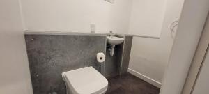 Bany a Hamish Apartment 9 fotos més