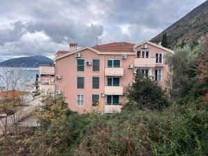 Příroda nedaleko apartmánu + 24 fotografií