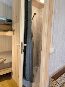 Vannituba majutusasutuses Narva Sinise laguuni majutus