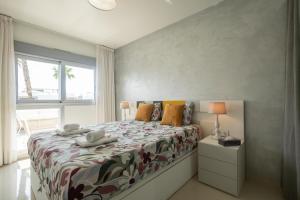 a bedroom with a bed with pillows and a window at Mirador del Mar in Torrevieja +27 photos