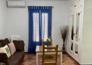 A seating area at Apartamento Mirador del Tinto centro ciudad