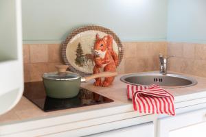 a kitchen counter with a fox figurine next to a sink at FORTE GALGI in Gallio