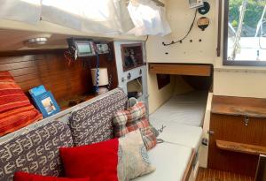 a couch in the back of a boat at Voilier à Porquerolles in Hyères