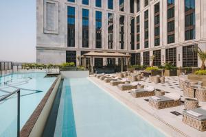 Бассейн в Fairmont Mumbai или поблизости