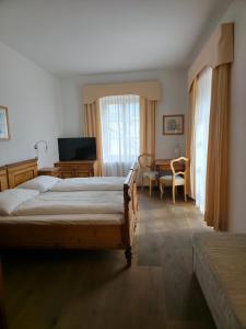 Voodi või voodid majutusasutuse B&B Zur Post toas