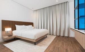 Ένα ή περισσότερα κρεβάτια σε δωμάτιο στο Sophisticated Luxury Apartment in Almughrizat