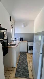 A kitchen or kitchenette at Fontane Felini