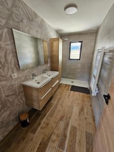 Ένα μπάνιο στο appartement le blanco neige +32 φωτογραφίες