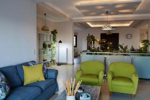 Χώρος καθιστικού στο Villa Serenity