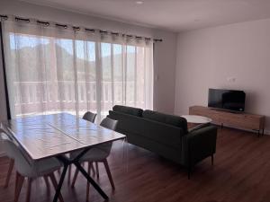 Μια τηλεόραση ή/και κέντρο ψυχαγωγίας στο Appartements neuf, rio este
