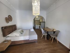 a bedroom with a bed and a table and chairs at Romantza δωμάτιο 7 in Mérikhas
