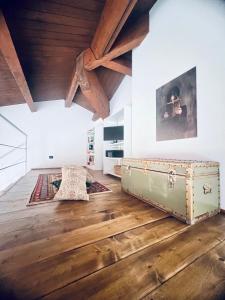 an old trunk in a room with wooden floors at Deltasol in Montepulciano