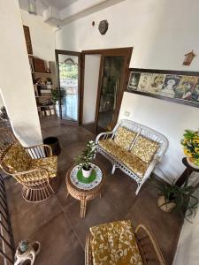 an overhead view of a living room with chairs and a table at Bed e Breakfast Erica in Conflenti Inferiore