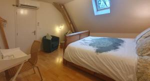 Postel nebo postele na pokoji v ubytování Chambres d'hotes le Matou Roux