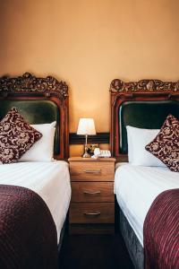 Postel nebo postele na pokoji v ubytování Russell Court Hotel