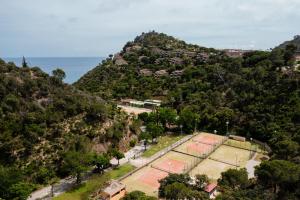 Tenis alebo squash v ubytovaní Zel Costa Brava alebo jeho okolí